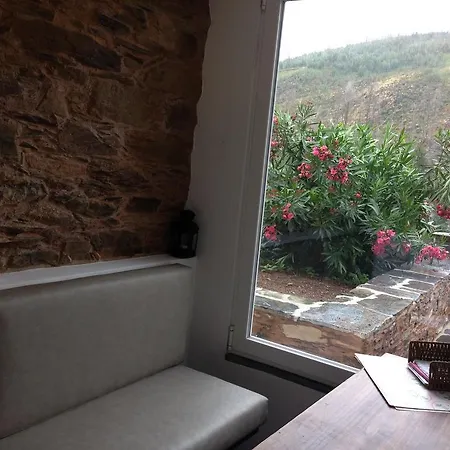 Venkovský dům Casas Do Sinhel Cha de Alvares